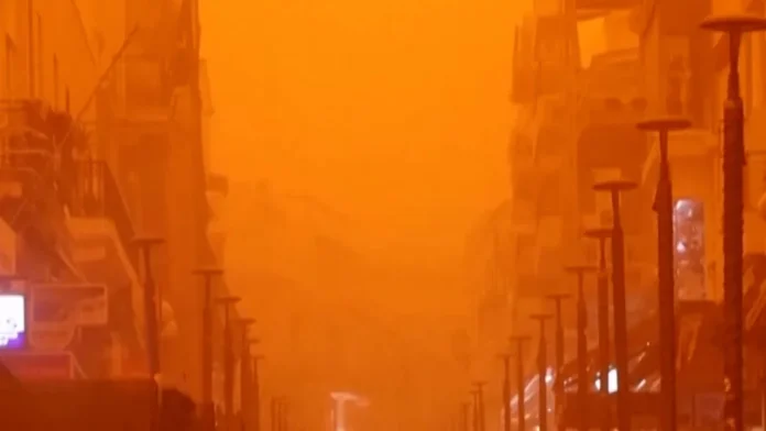 afrikadan-gelen-toz-nedeni-ile-gokyuzu-kizila-boyandi-uei9