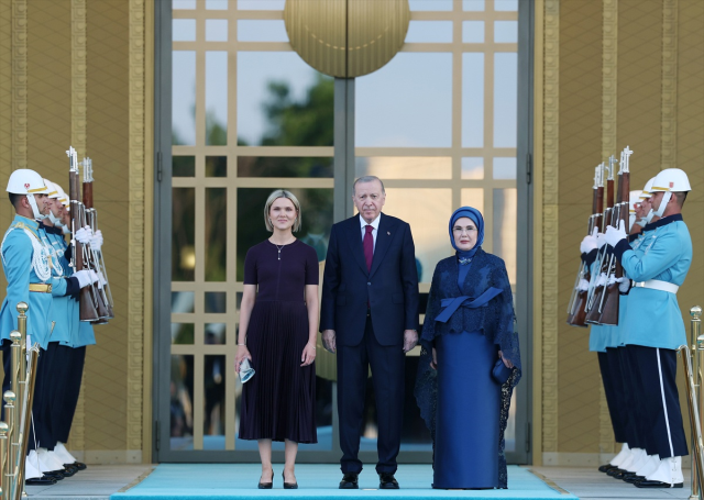 İZLANDA BAŞBAKANI