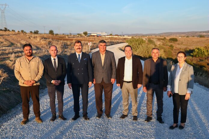 Başkan Dutlulu, Kula’da 30 Kilometrelik Yol Çalışmasını İnceledi (3)